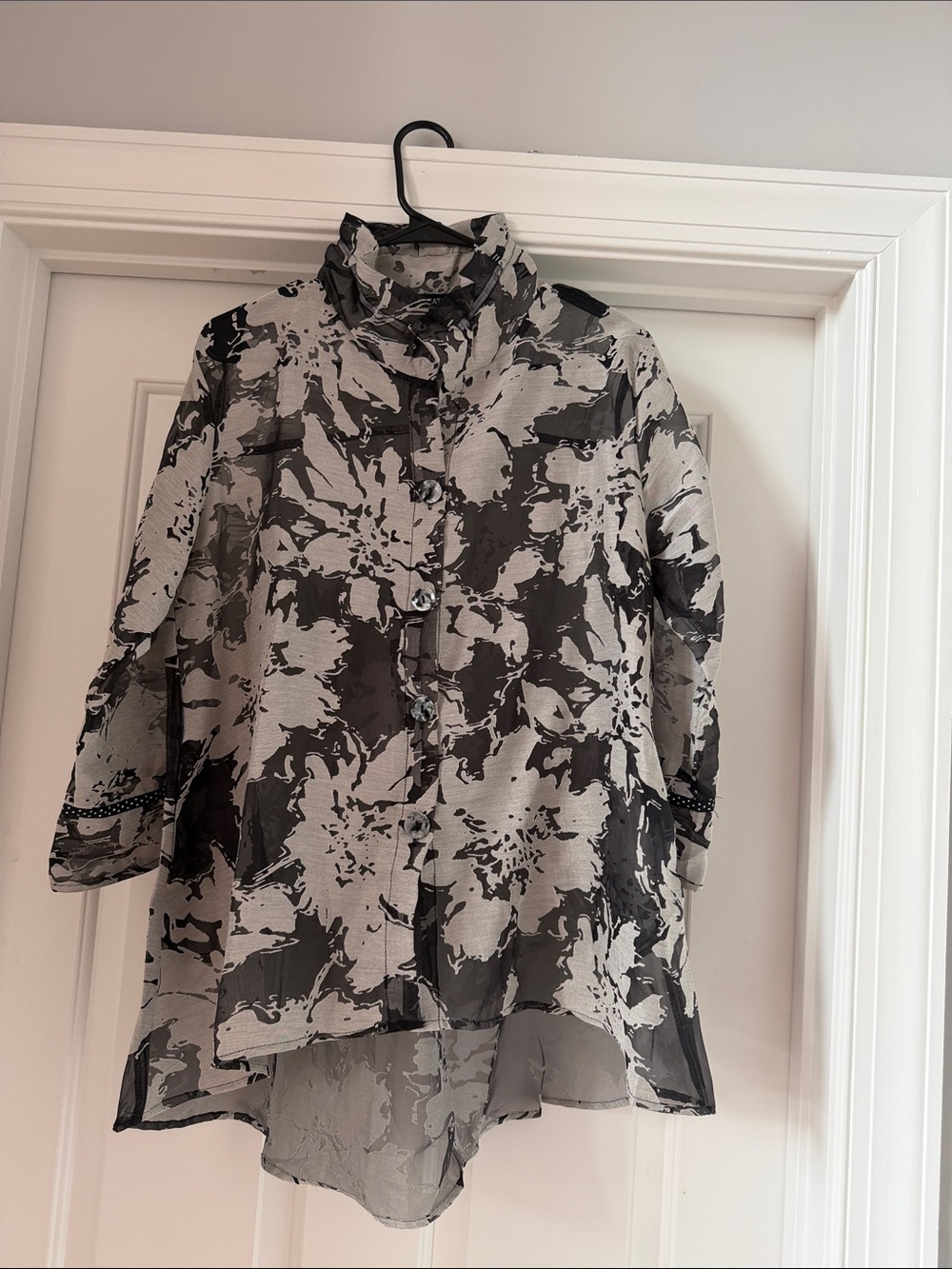 Women’s Black and Gray Floral Button-Front Blazer Small